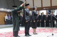 Anies Lantik Dua Deputi...