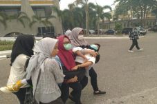 Sejumlah Mahasiswi di...