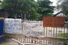 Desak Kepala BLUD Raja...