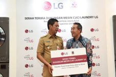LG Hibahkan Mesin Cuci...
