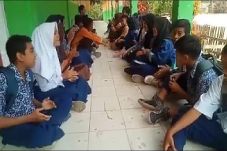 Guru Tak Datang ke Sekolah,...