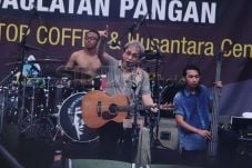 Iwan Fals Unggul dari...