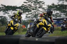 Pilih Motor Jangan Hanya...