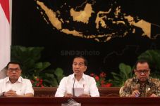 Jokowi Ajak Pelototi...