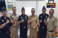 Dengan Pos Ekspor, Bea...