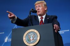 Trump Bantah Siap Bertemu...