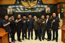 Pemdaprov Jabar Dorong...