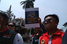 Kelompok Pro dan Kontra...