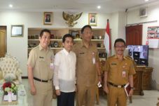 Bahas Penerbangan Manado-Davao,...