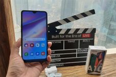 Galaxy A10s, Handphone...