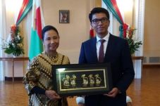 Rini Dorong BUMN Membangun...