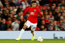 Jadi Pahlawan Man United,...