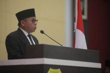 Bupati Pasangkayu Serahkan...