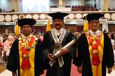 Panglima TNI Terima...