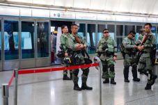 Polisi Anti Huru Hara...