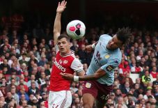 Pelatih Arsenal Minta...