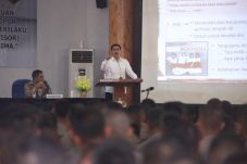 Tak Hanya Masyarakat,...