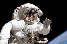 UEA Kirim Astronot Pertama...