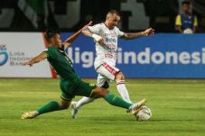 Imbangi Persebaya, Bali...