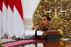 Langkah Jokowi Meminta...
