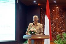 Suap Impor Bawang Putih,...