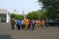 Mendagri Boyong Pimpinan...