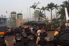 Unjuk Rasa di Depan...