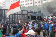 Bentrok di Gedung DPR,...