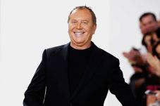 Michael Kors Ubah Butik...