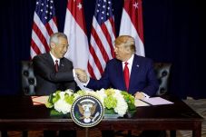 Singapura Perpanjang...
