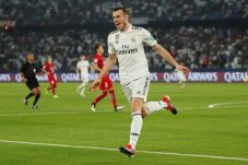 Zidane Coret Bale Hadapi...