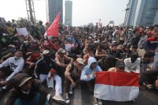 Dihalau Polisi, Pelajar...