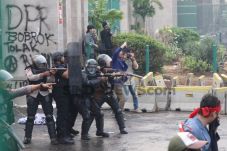 Demo di DPR, Tembakan...