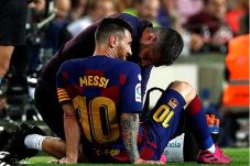 Lionel Messi Alami Cedera...