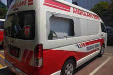 Polisi Kembali Ambulans...