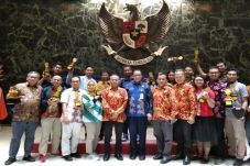 Gubernur DKI: Bangun...
