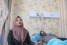 Terluka saat Demo, Pertunangan...