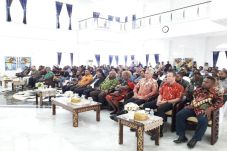 Gubernur Papua Lukas...