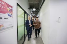 Kunjungi Indonesia,...