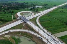 Pembangunan Tol Semakin...