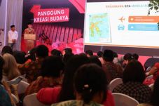 Bupati Bolsel Iskandar...