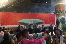 Aksi Foto Bersama Meriahkan...