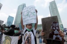 64 Perusahaan Penyebab...
