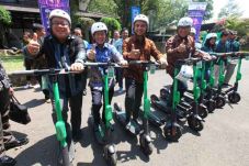 50 Skuter Listrik Bakal...