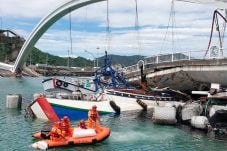 Jembatan Taiwan Runtuh...