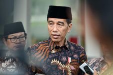 Jokowi Serahkan Jadwal...