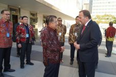 Di Sidang Umum PBB,...