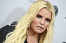 Jessica Simpson, Penyanyi...