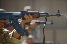 Taliban Serang Markas...