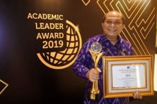 Peraih Academic Leader...
